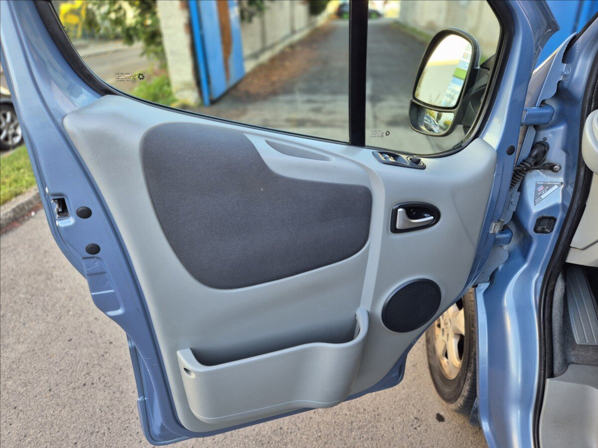 Opel Vivaro Kombi 2,5 l 107 kw