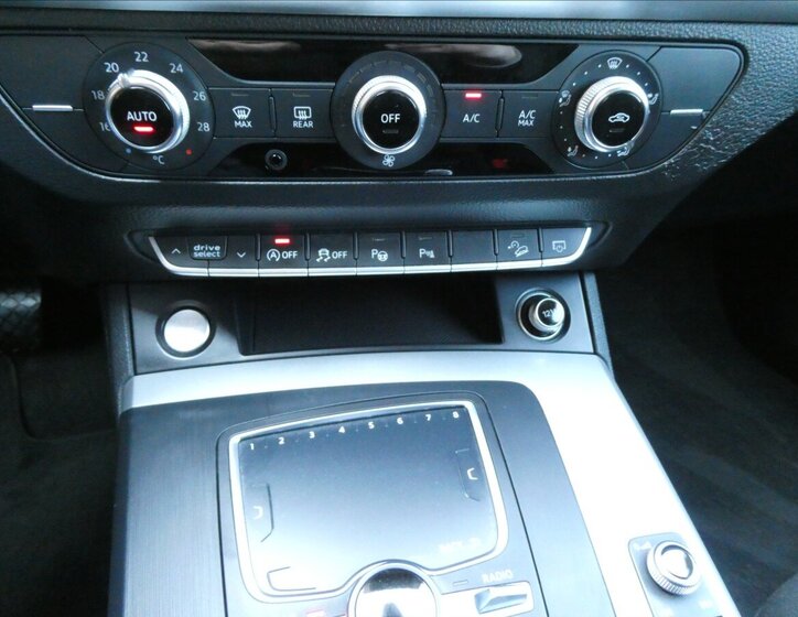 Audi Q5 SUV / Terénní 2,0 l 120 kw