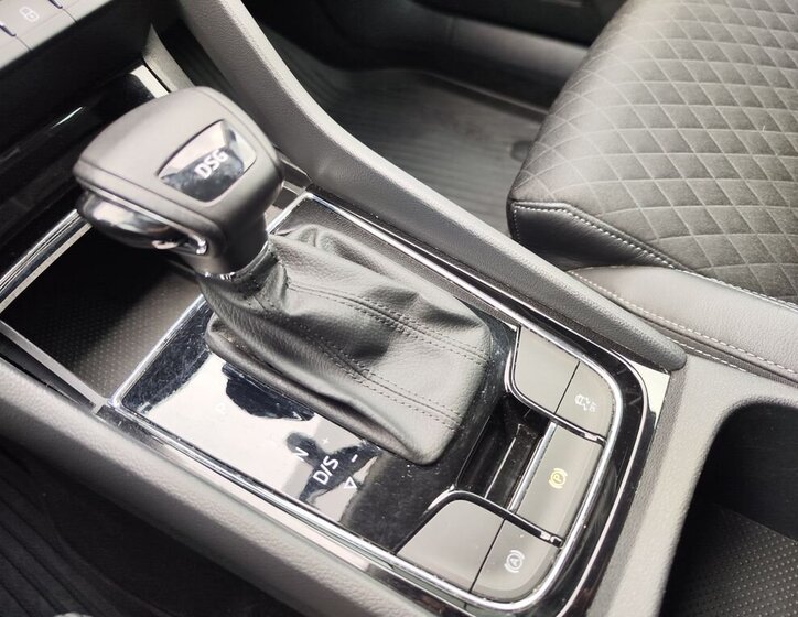 Škoda Karoq SUV 1,5 l 110 kw