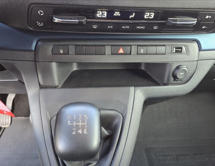 Peugeot Traveller 23