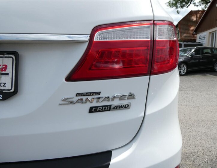 Hyundai Grand Santa Fe 10