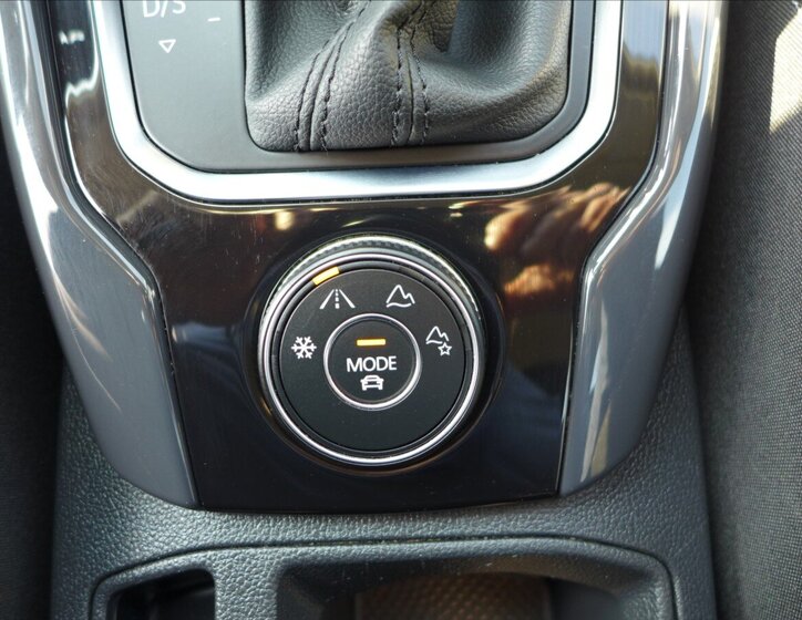 Volkswagen T-Roc SUV / Terénní 2,0 l 110 kw