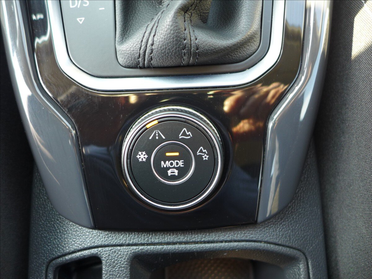 Volkswagen T-Roc SUV / Terénní 2,0 l 110 kw