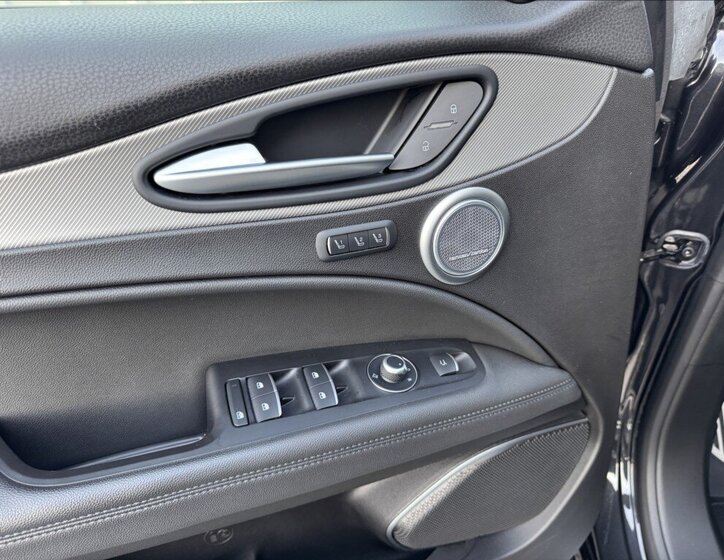 Alfa Romeo Stelvio SUV 2,0 l 206 kw