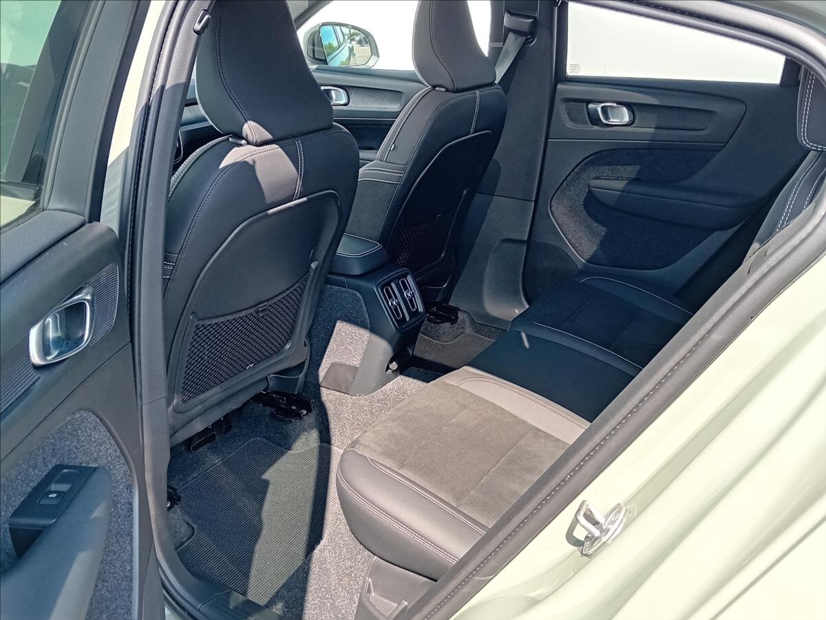 Volvo C40 Hatchback 0,0 300 kw