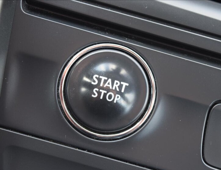 Renault Latitude Sedan / Limuzína 2,0 l 110 kw