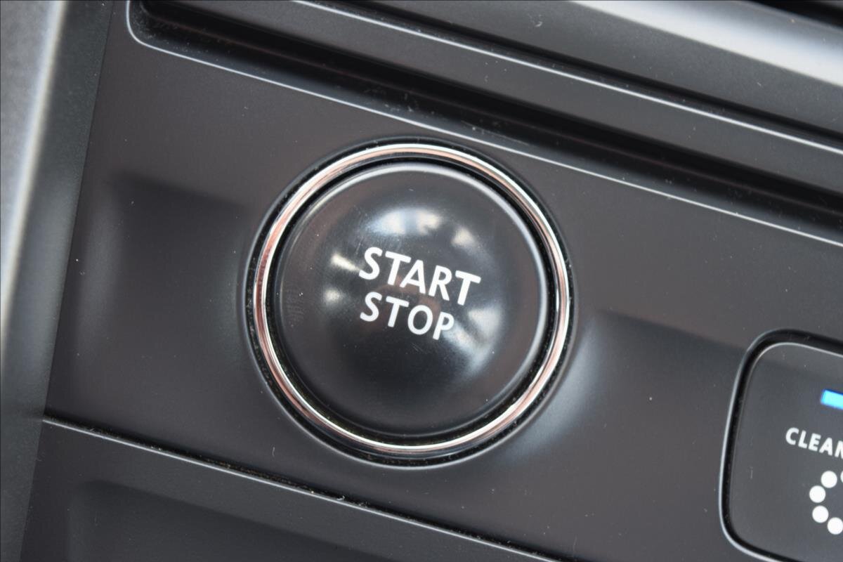 Renault Latitude Sedan / Limuzína 2,0 l 110 kw