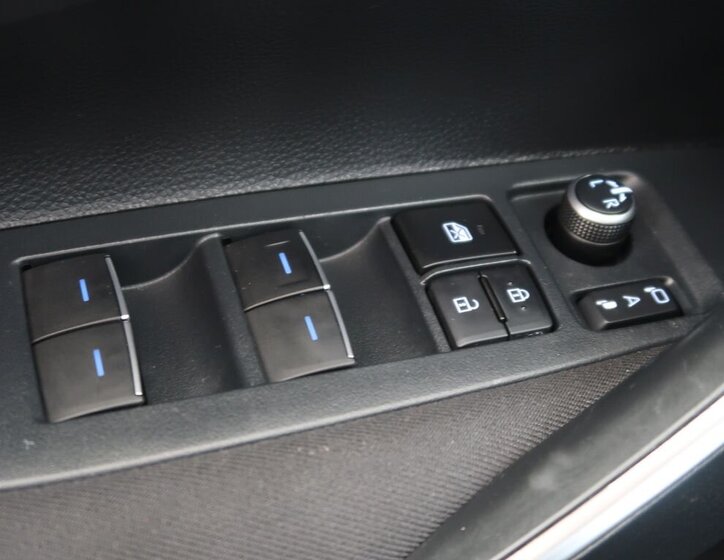 Toyota Corolla Sedan / Limuzína 1,5 l 92 kw