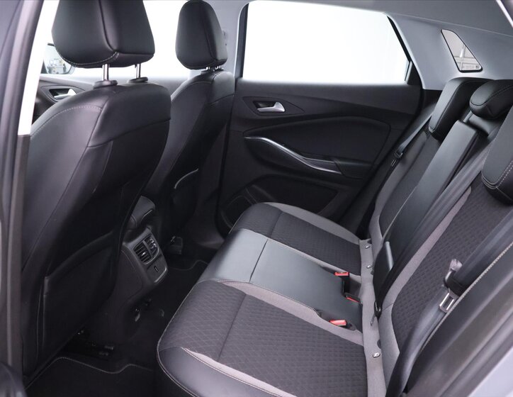 Opel Grandland X SUV / Terénní 1,6 l 147 kw
