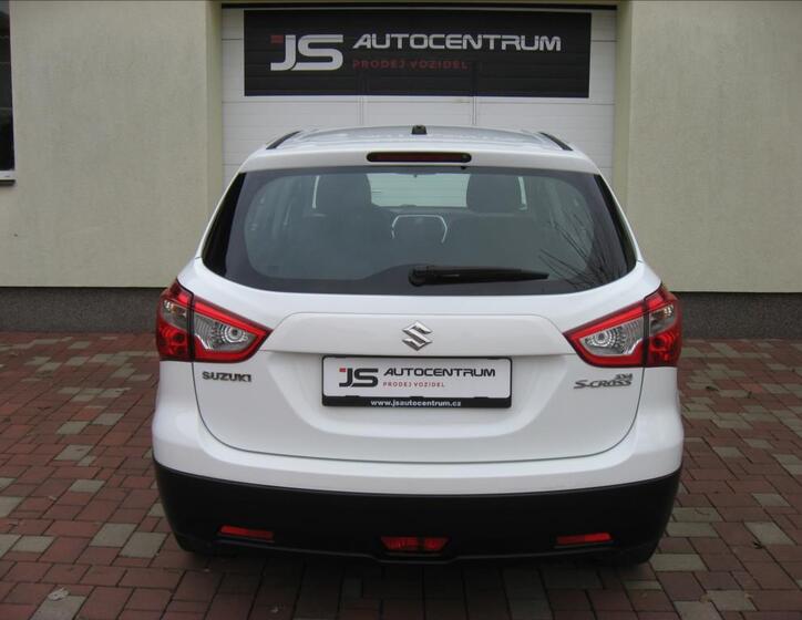 Suzuki S-Cross 8