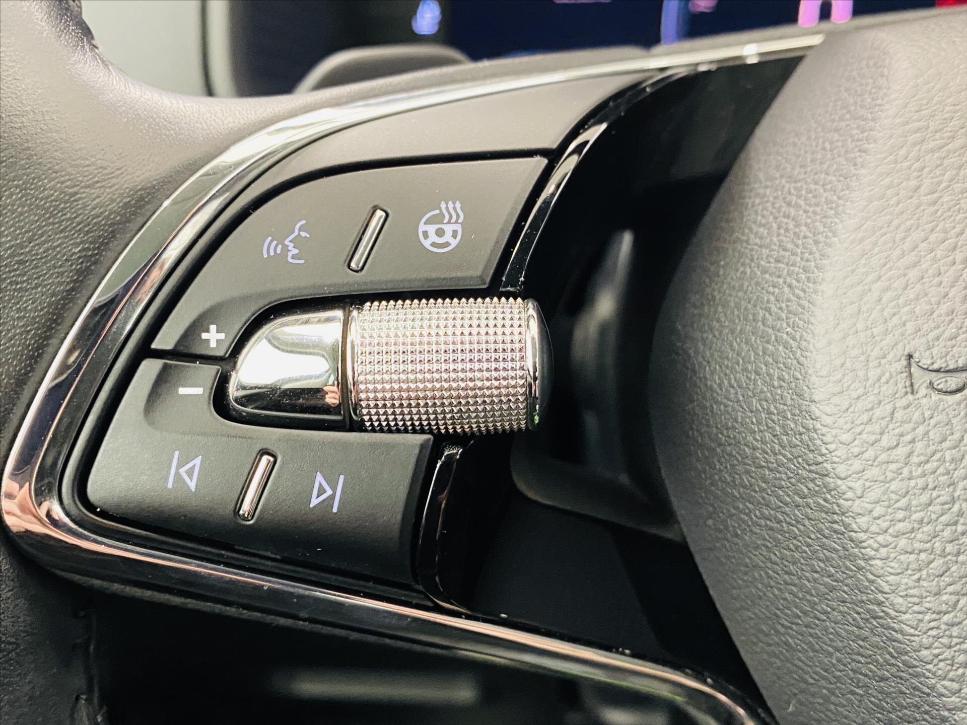 Škoda Karoq SUV / Terénní 1,5 l 110 kw