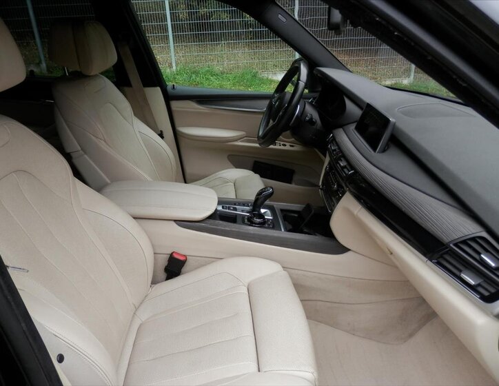 BMW X5 Kombi 3,0 l 190 kw