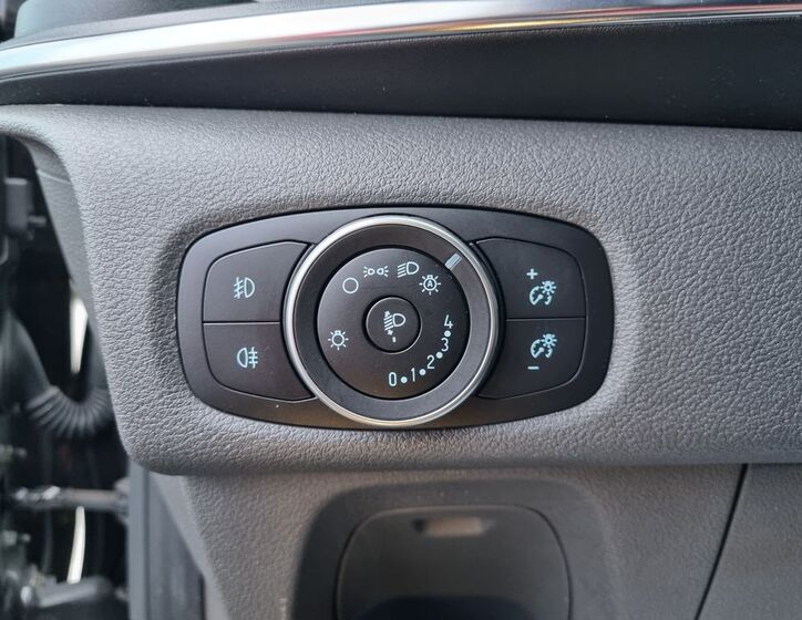 Ford Tourneo Custom 26