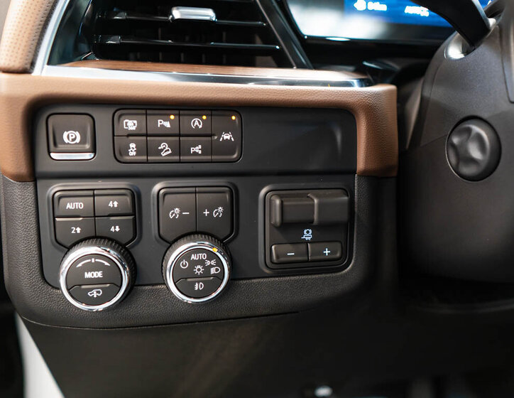 Chevrolet Suburban SUV 6,2 l 313 kw