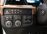 Chevrolet Suburban SUV 6,2 l 313 kw