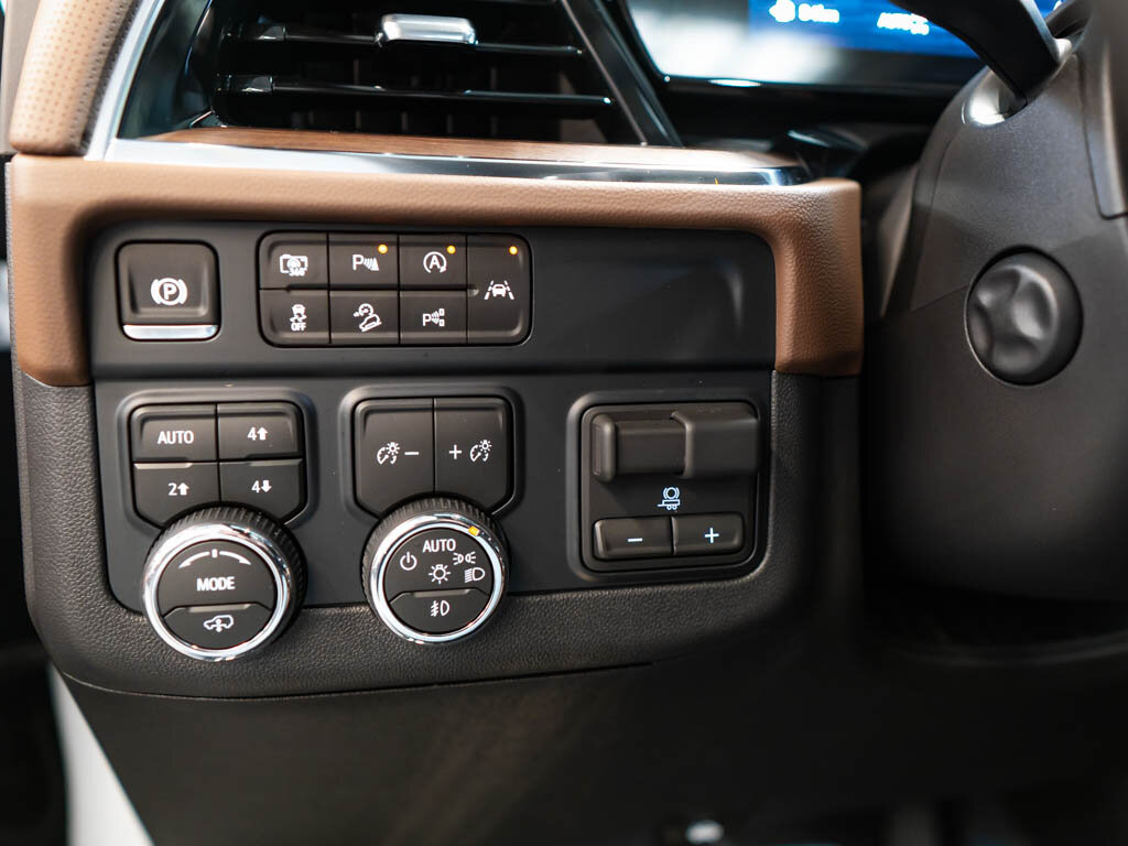 Chevrolet Suburban SUV 6,2 l 313 kw