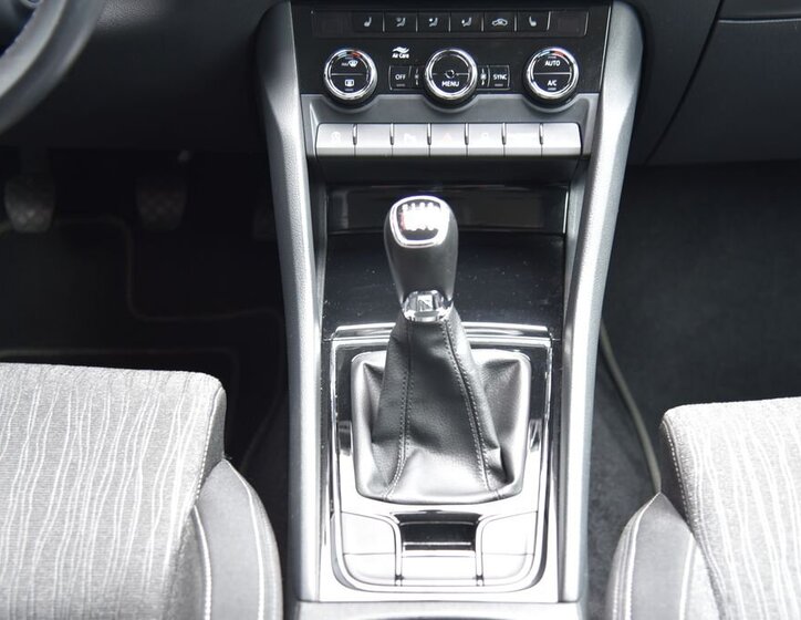 Škoda Karoq SUV 1,5 l 110 kw