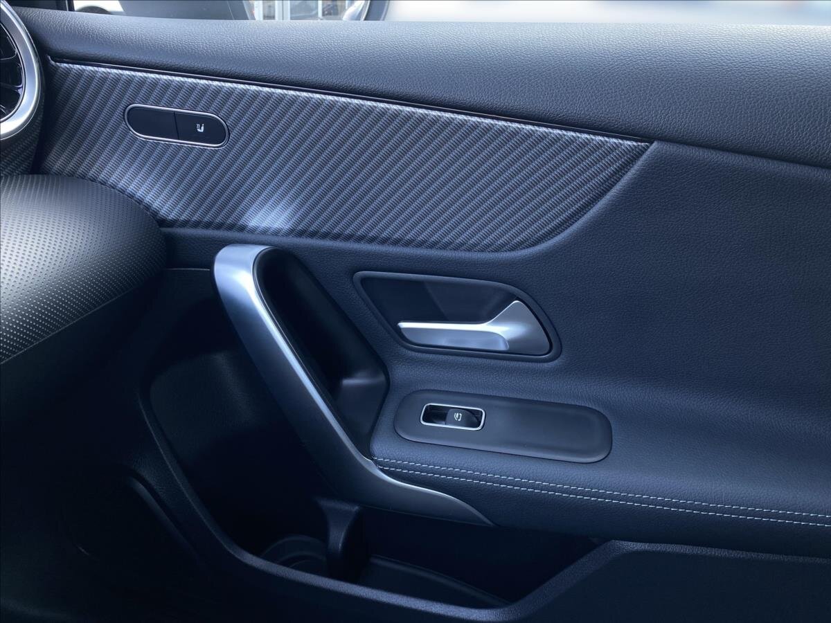 Mercedes-Benz Třídy A Hatchback 1,3 l 120 kw