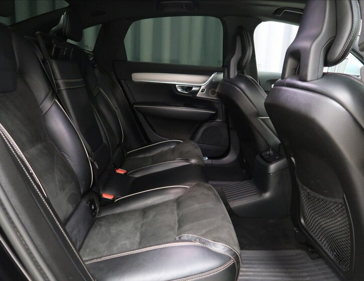 Volvo S90 Sedan / Limuzína 2,0 l 235 kw