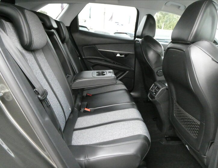 Peugeot 3008 SUV 1,6 l 121 kw