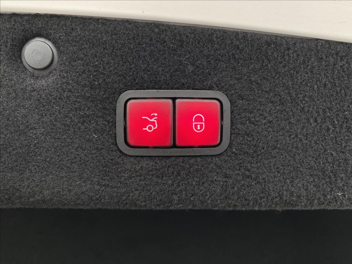 Mercedes-Benz Třídy S Kupé 4,0 l 450 kw