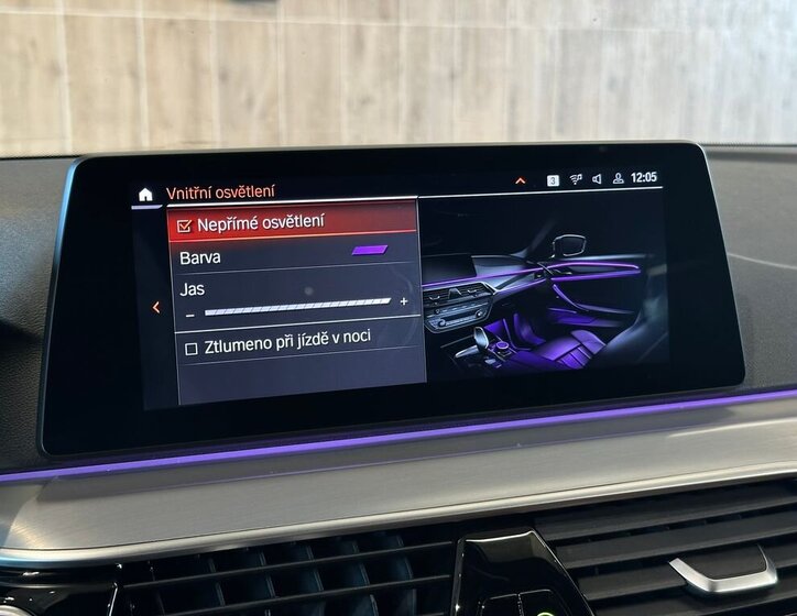 BMW Řada 5 Kombi 3,0 l 195 kw