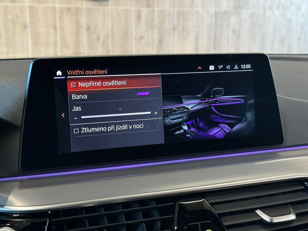 BMW Řada 5 Kombi 3,0 l 195 kw