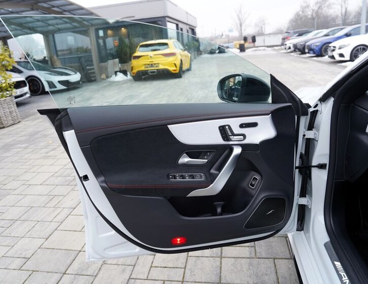 Mercedes-Benz CLA Sedan 2,0 l 340 kw