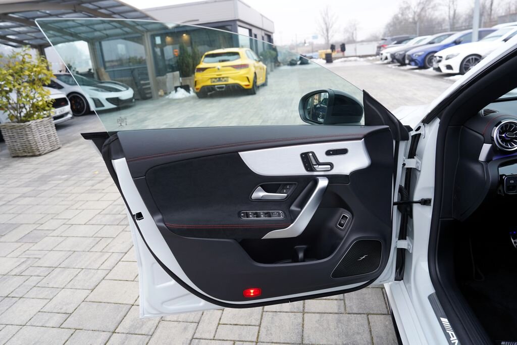 Mercedes-Benz CLA Sedan 2,0 l 340 kw