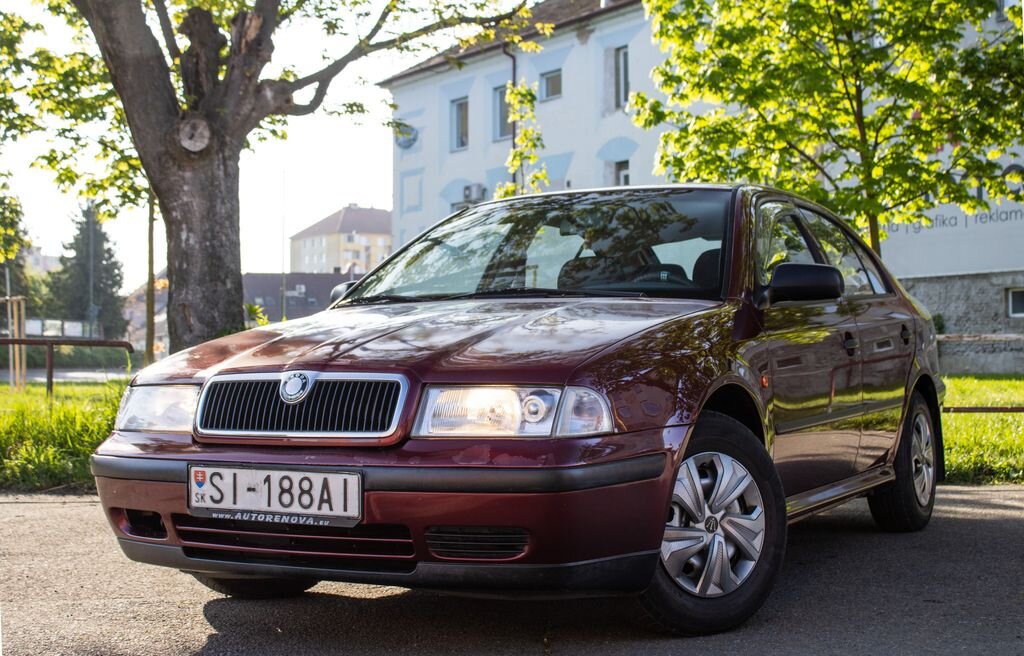 Škoda Octavia Sedan / Limuzína 1,6 l 55 kw