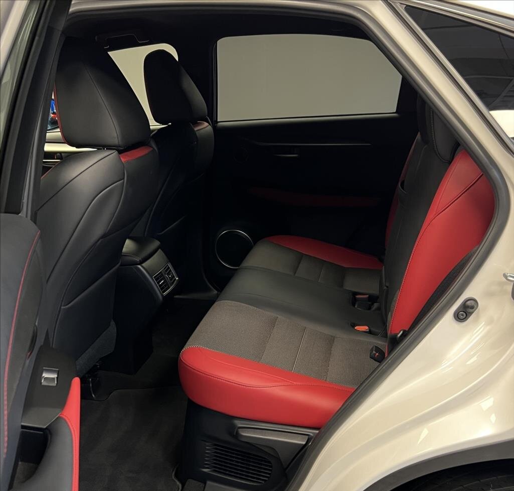 Lexus NX 300h SUV 2,5 l 145 kw