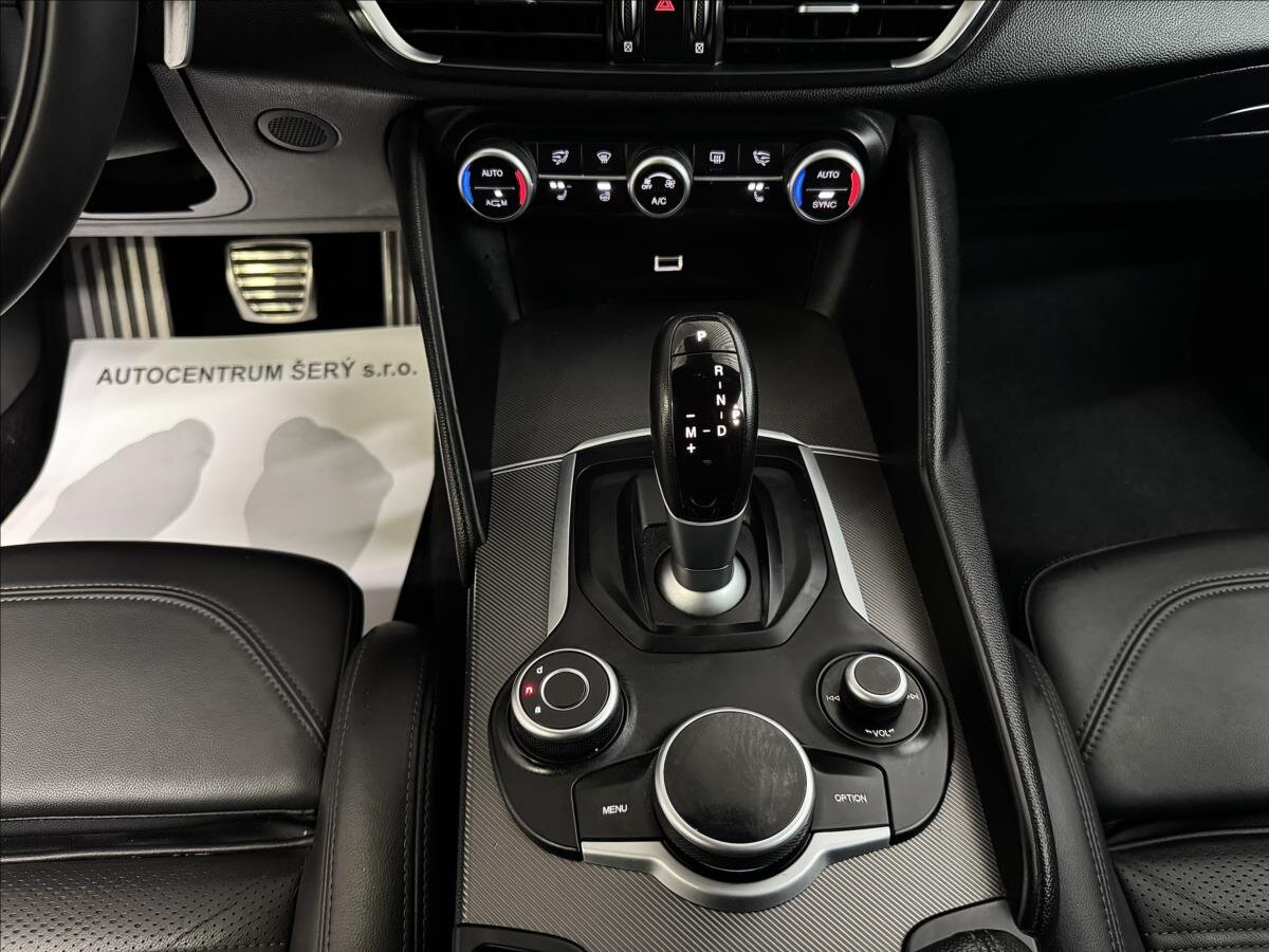 Alfa Romeo Giulia Sedan / Limuzína 2,0 l 206 kw