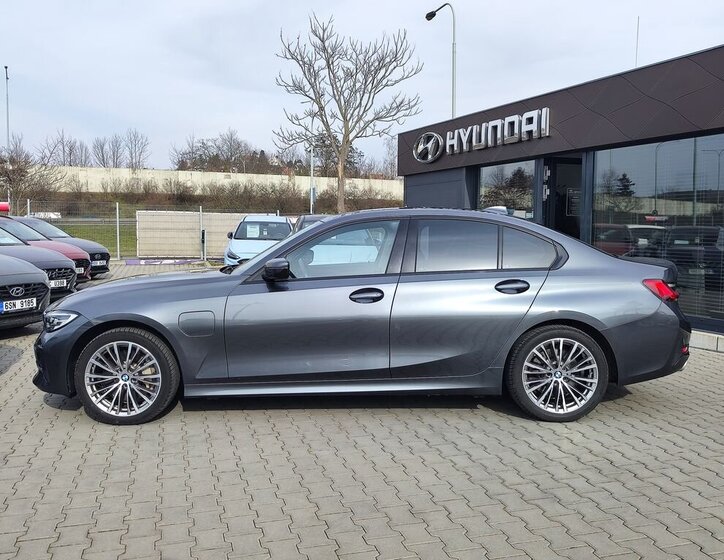 BMW Řada 3 Sedan / Limuzína 2,0 l 215 kw