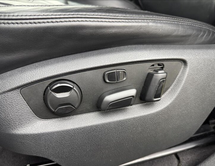 Volkswagen Touareg SUV / Terénní 3,0 l 193 kw