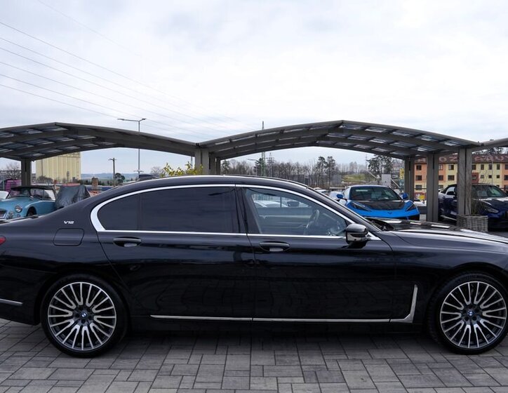 BMW Řada 7 Sedan / Limuzína 6,6 l 430 kw