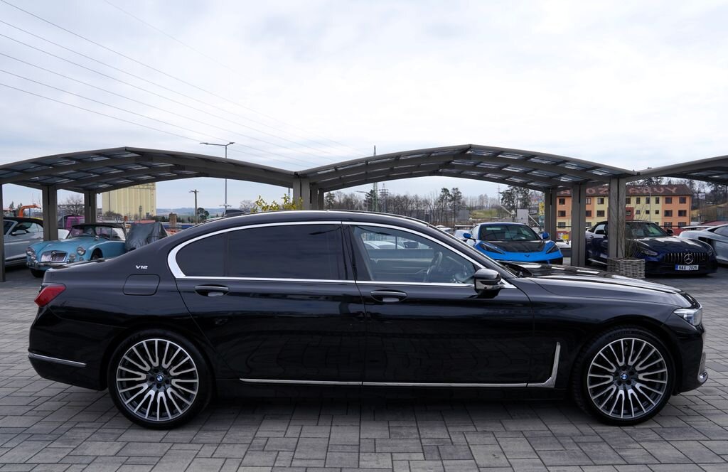 BMW Řada 7 Sedan / Limuzína 6,6 l 430 kw