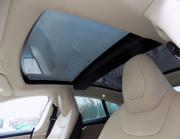 Tesla Model S 37