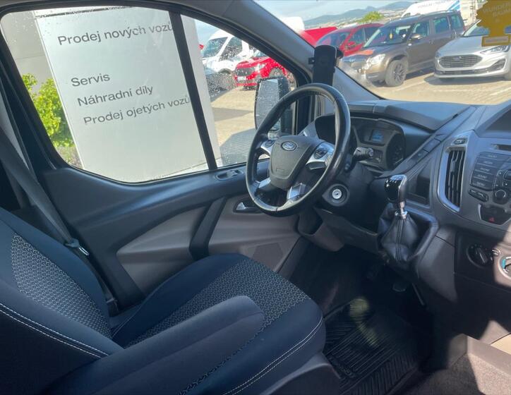 Ford Tourneo Custom 11