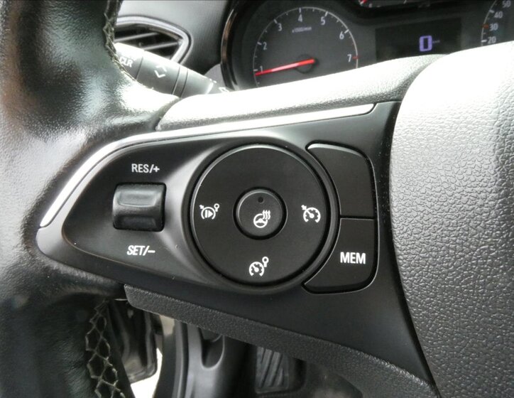 Opel Crossland X MPV 1,2 l 96 kw