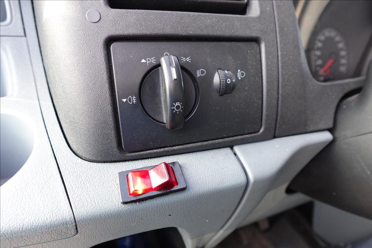 Ford Transit Skříň 2,4 l 85 kw