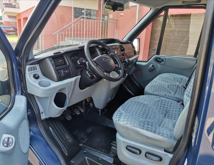 Ford Transit 8