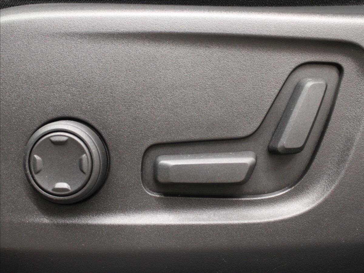 Volvo XC40 SUV / Terénní 2,0 l 182 kw