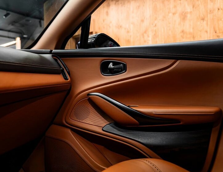 Aston Martin Ostatní SUV 4,0 l 405 kw