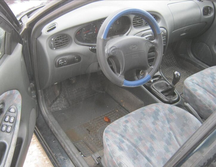 Hyundai Lantra Sedan 1,6 l 83 kw