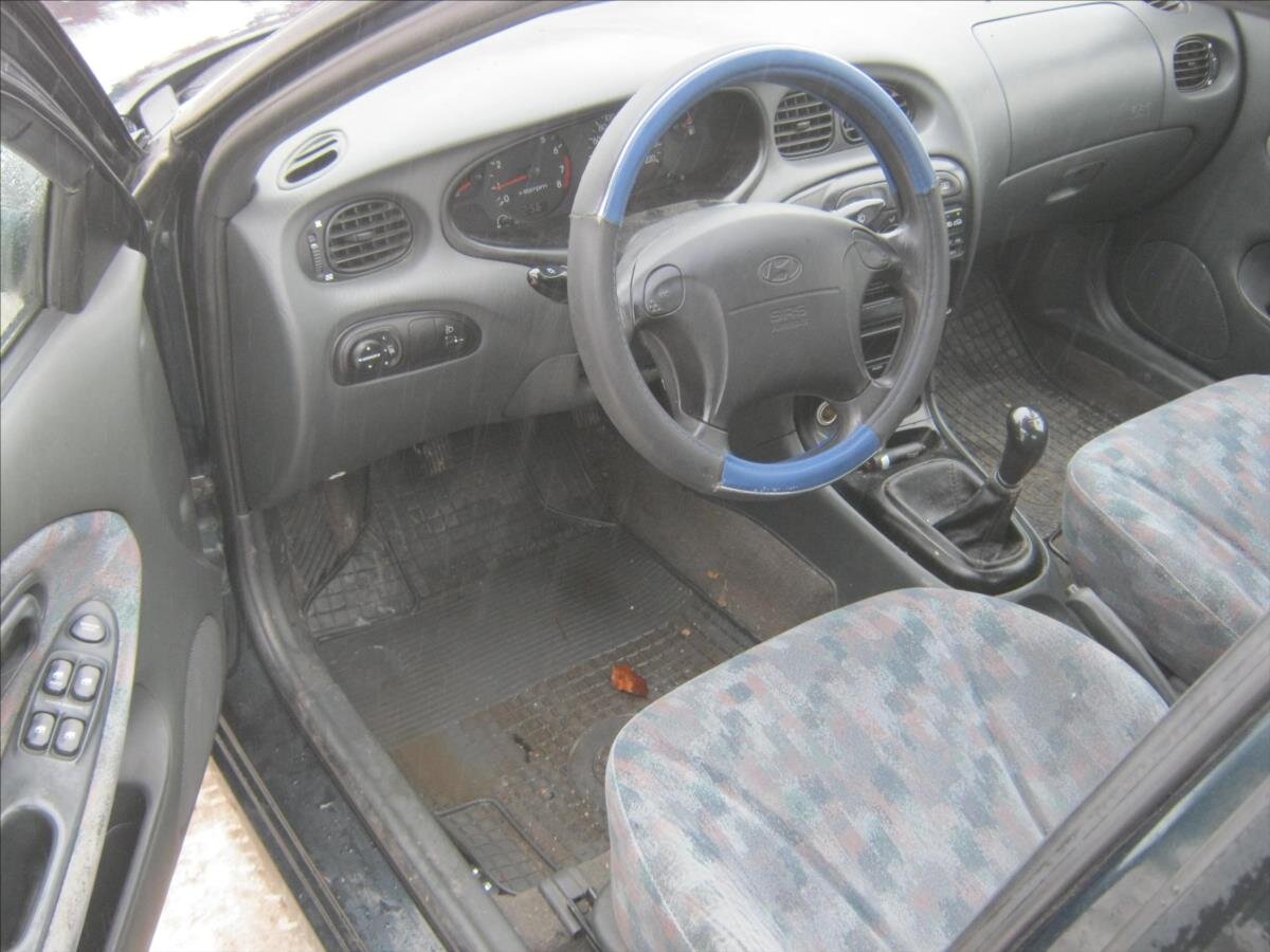 Hyundai Lantra Sedan 1,6 l 83 kw