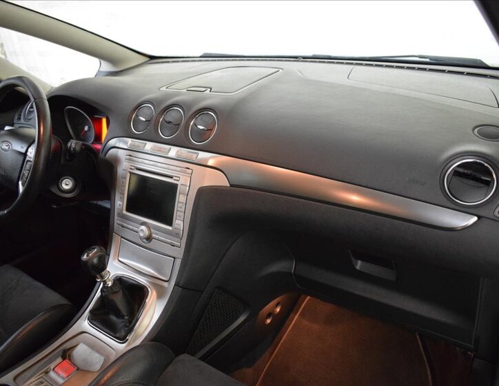 Ford S-MAX MPV 2,5 l 162 kw