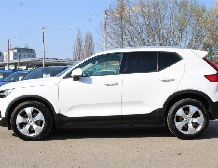 Volvo XC40 SUV / Terénní 2,0 l 140 kw