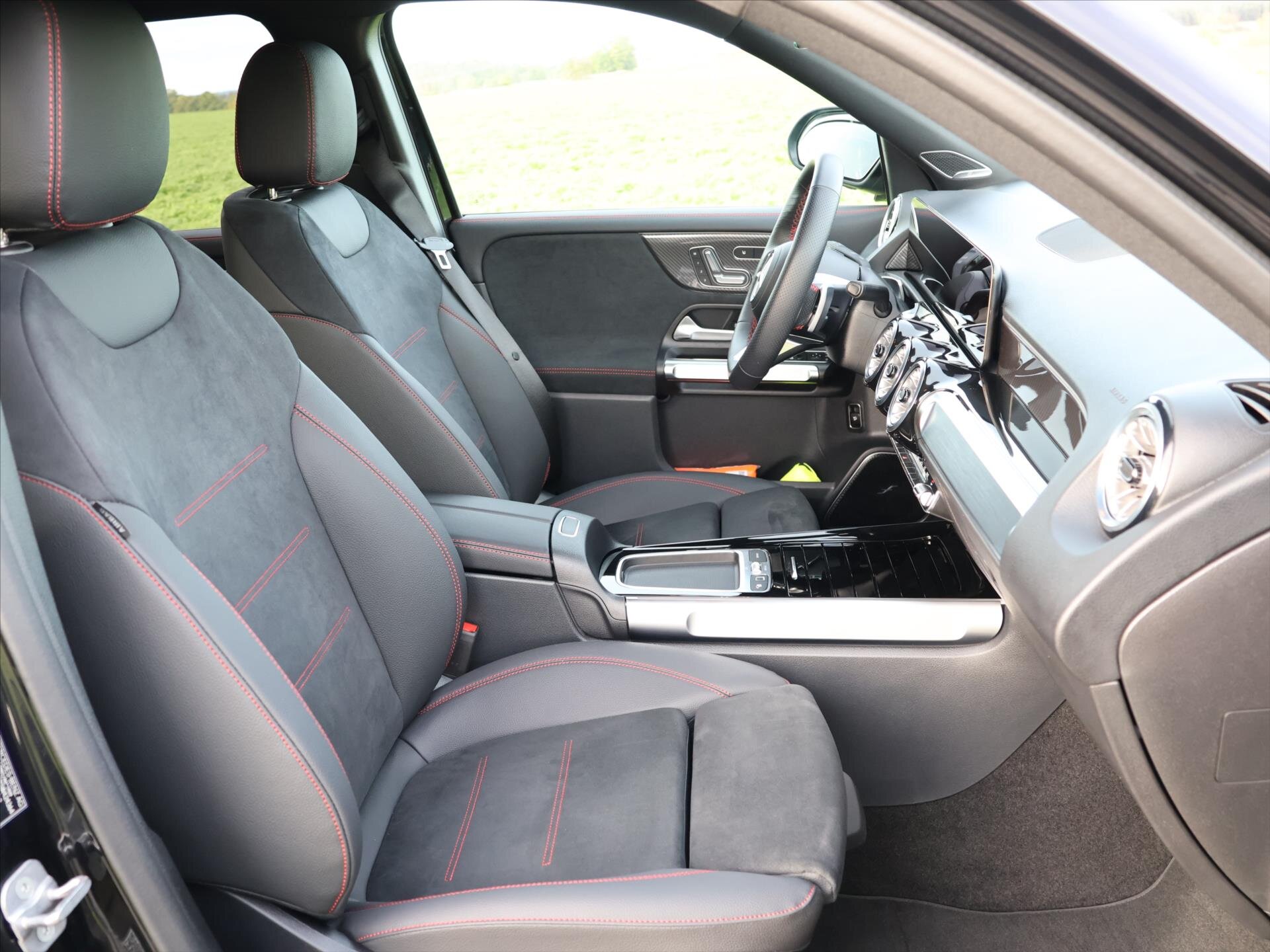 Mercedes-Benz GLB SUV 2,0 l 324 kw