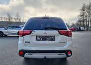 Mitsubishi Outlander 4