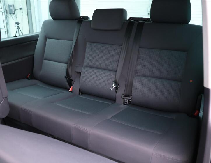 Volkswagen Multivan 17